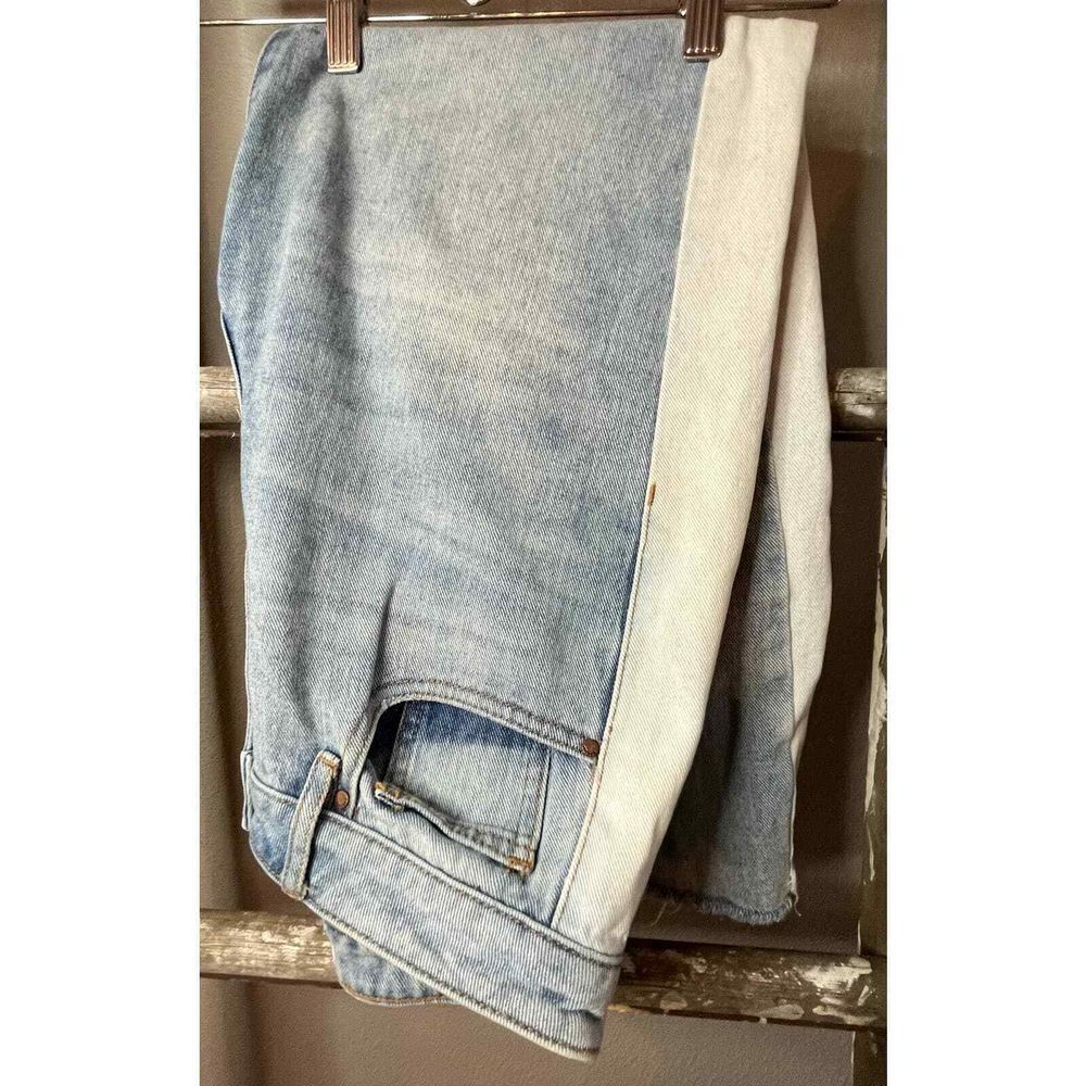 PacSun Two Toned jeans Size‎ 26
Inseam 24” Cropped